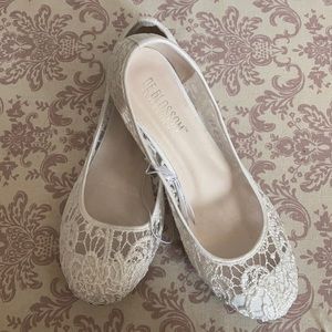 Gorgeous white lace flats NWT